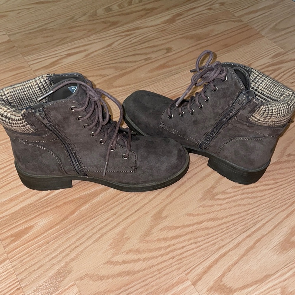NEVER USED Low cut boots
